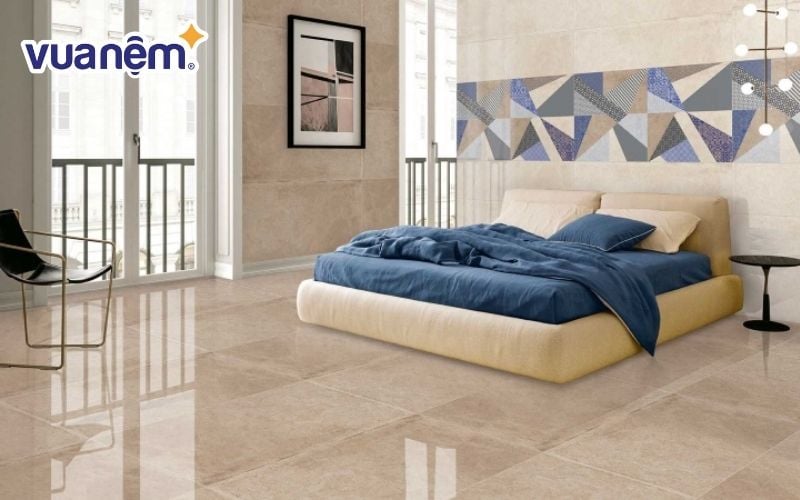 Sử dụng nệm hoặc tấm lót thay vì nằm trực tiếp trên sàn gạch