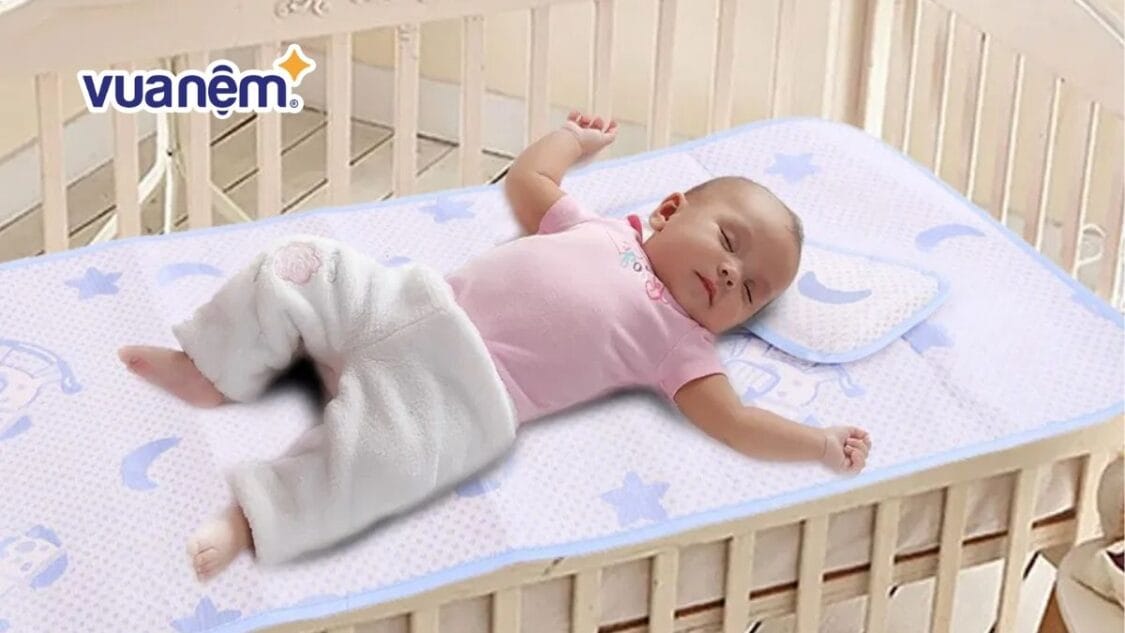 trẻ sơ sinh nằm gì cho mát lưng