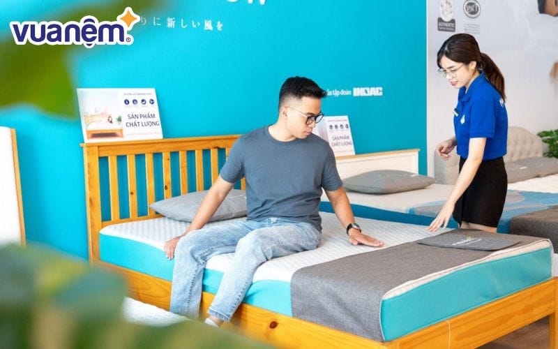 Lưu ý nằm thử nệm trước khi mua để đảm bảo chọn được sản phẩm phù hợp
