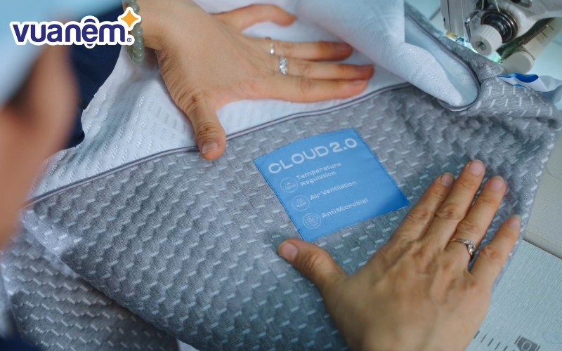 Quy trình may vỏ nệm tỉ mỉ tại nhà máy Vua Nệm