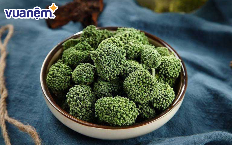 Sử dụng nước uống từ hoa tam thất để trị mất ngủ