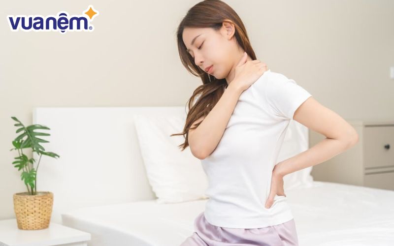 Mất ngủ vì nệm cứng và không còn khả năng nâng đỡ