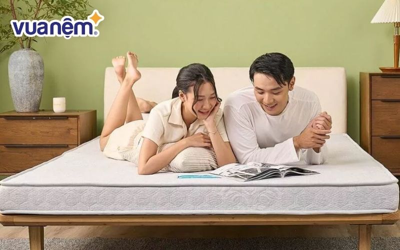 Chọn nệm bốn mùa cao su hoặc bông ép cho người gặp vấn đề xương khớp