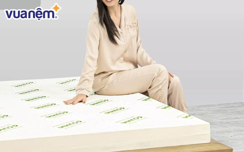 Nệm cao su thiên nhiên nguyên khối rất được ưa chuộng trong việc hỗ trợ nâng đỡ cơ thể cho người nặng cân