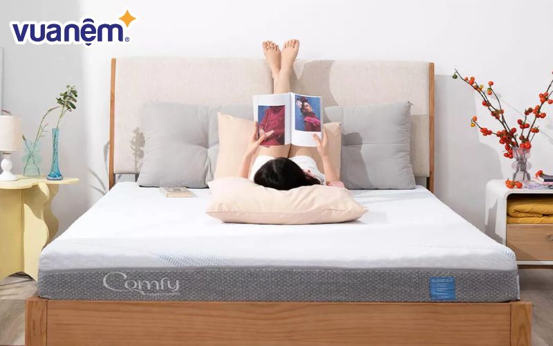 Nệm foam mật độ cao mang đến độ đàn hồi tốt, không bị lún sâu hay bí bách khi ngủ