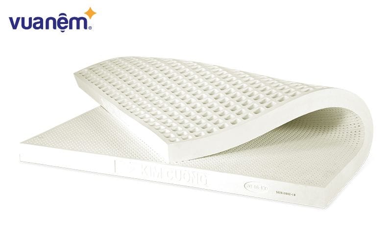 Nệm cao su của Kim Cương gồm hai loại: cao su thiên nhiên và cao su liên kết