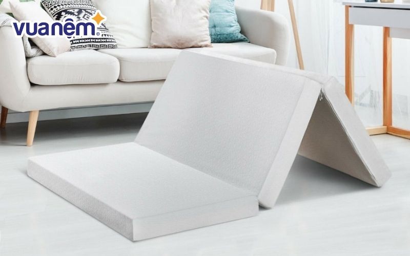 Nệm cao su gấp FoldAway Liên Á được làm từ cao su thiên nhiên