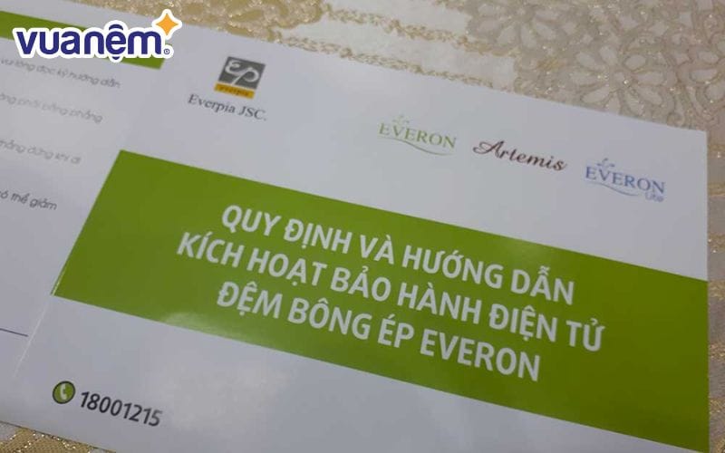 Khi mua tại cửa hàng chính hãng, ngoài phiếu bảo hành, khách hàng còn được hướng dẫn kích hoạt bảo hành điện tử