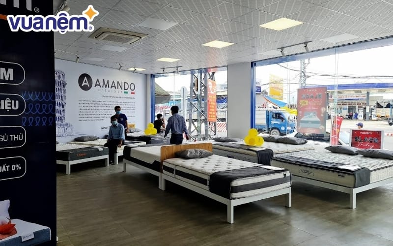 Không gian mua sắm rộng rãi tại cửa hàng Vua Nệm