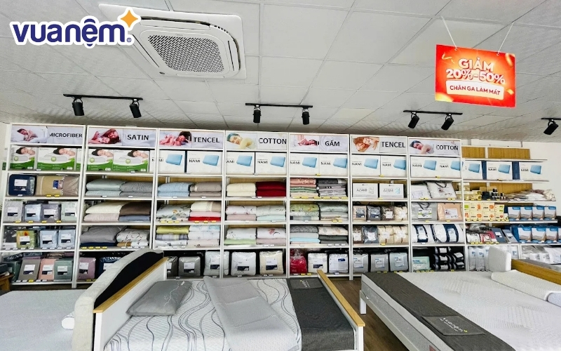 Không gian mua sắm tại cửa hàng Vua Nệm