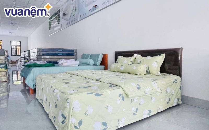 Không gian mua sắm đơn giản tại Ngọc Hương