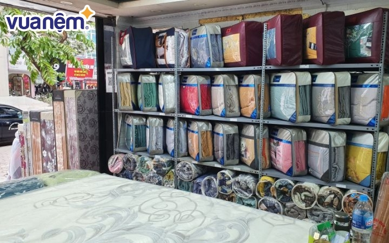 Cửa hàng nệm Vũ Linh được nhiều người tin mua