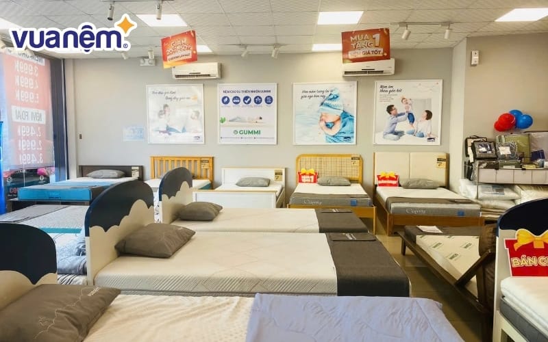 Vua Nệm bày bán đa dạng sản phẩm
