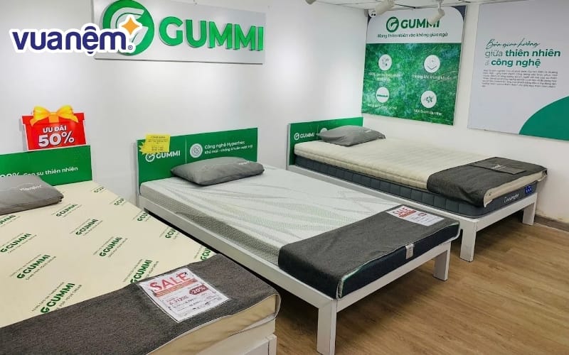 Các sản phẩm được trưng bày tại cửa hàng Vua Nệm