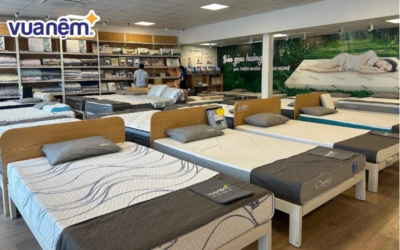 Trải nghiệm nệm trực tiếp tại cửa hàng Vua Nệm