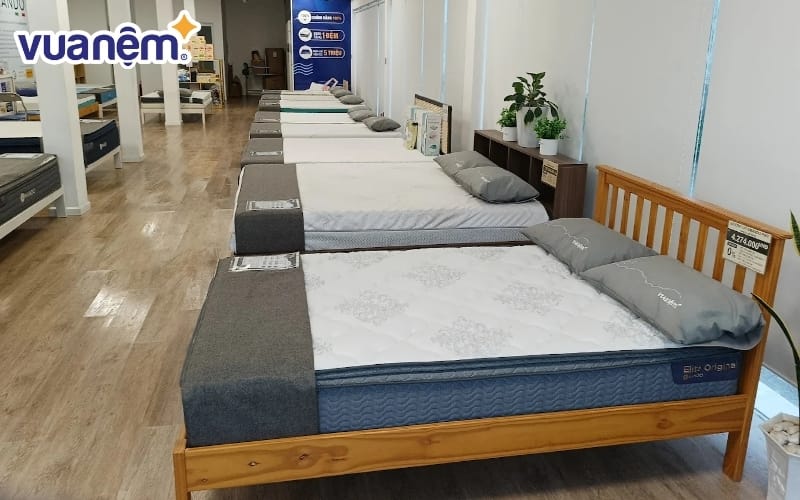 Không gian cửa hàng Vua Nệm tại Hóc Môn