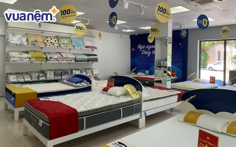 Không gian mua sắm tại cửa hàng Vua Nệm ở Hưng Yên