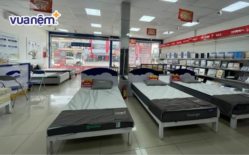 Cửa hàng Vua Nệm trưng bày nhiều sản phẩm khác nhau