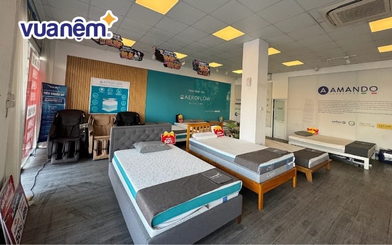 Không gian mua sắm tại cửa hàng Vua Nệm