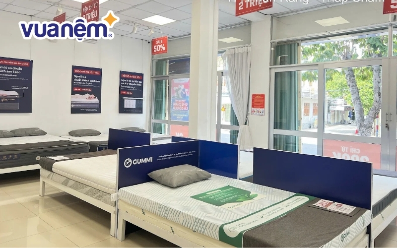 Không gian trưng bày sản phẩm tại Vua Nệm