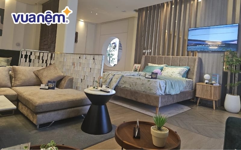 Không gian cửa hàng Liên Á được bố trí khoa học