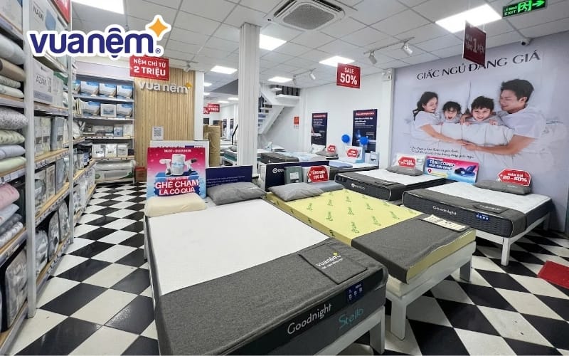 Không gian trưng bày đa dạng sản phẩm