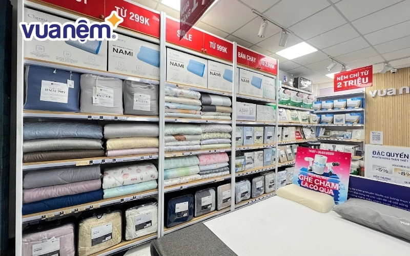 Không gian trưng bày sản phẩm tại cửa hàng Vua Nệm