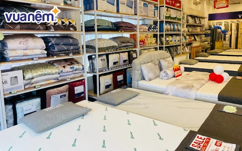 Cửa hàng Vua Nệm tại Sơn Tây trưng bày nhiều sản phẩm