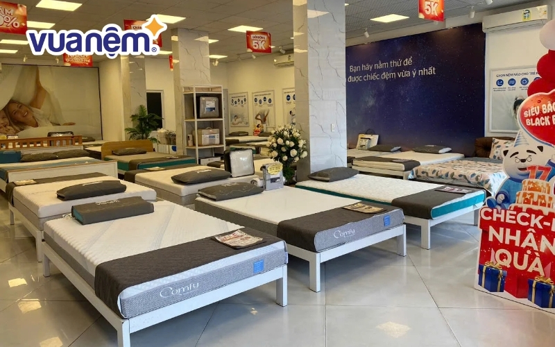 Không gian mua sắm đẹp mắt tại cửa hàng Vua Nệm