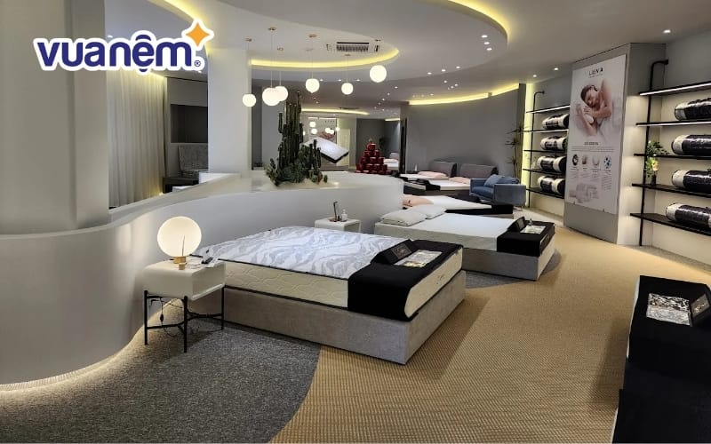 Liên Á có không gian cửa hàng đẹp mắt