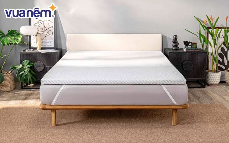 Cách nằm nệm không bị nóng - sử dụng topper làm mát