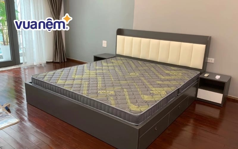 Nệm bông ép Kim Cương được làm từ các sợi polyester