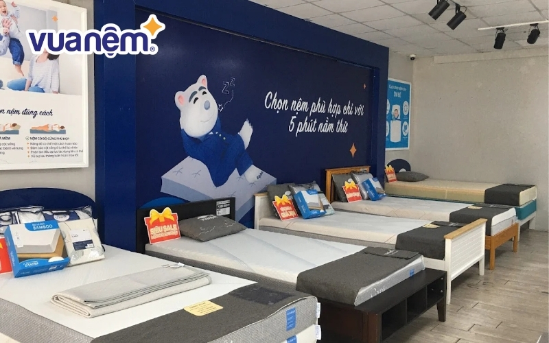Trải nghiệm nệm tại cửa hàng Vua Nệm Mỹ Tho