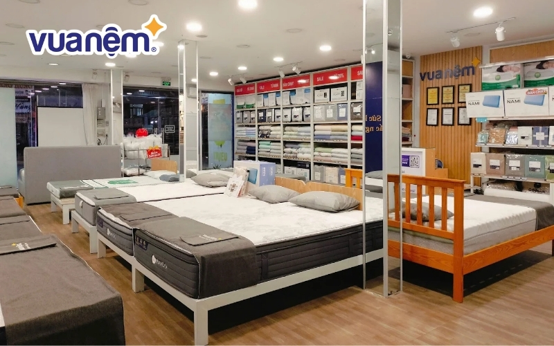 Trải nghiệm nệm trực tiếp tại cửa hàng Vua Nệm