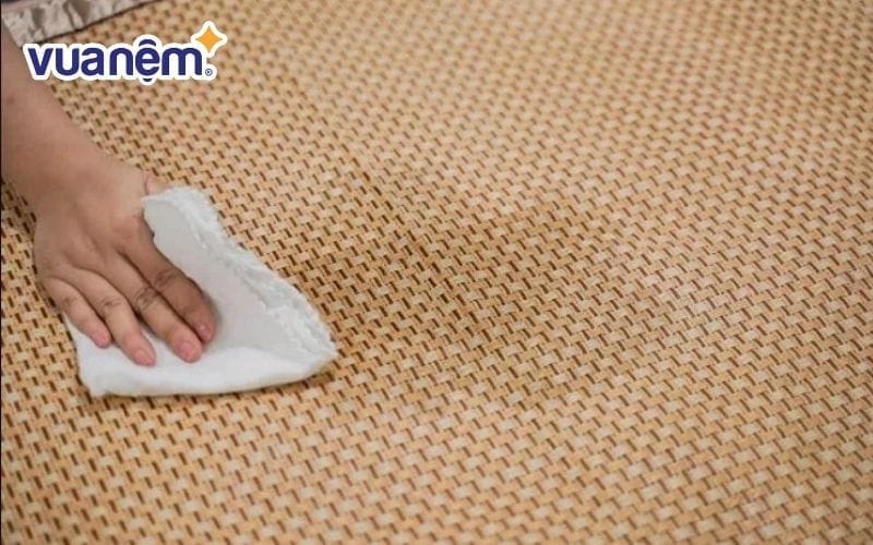 Cách giặt chiếu điều hòa cao su non bằng tay