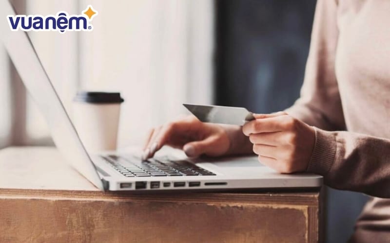 Mua sắm trực tuyến rất thuận lợi với những người bận rộn