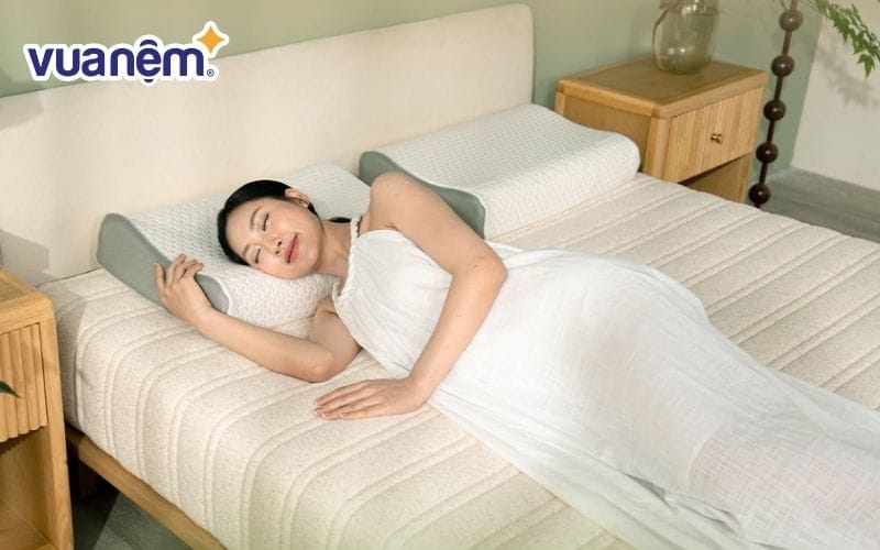 Nằm nệm cao su đúng tư thế sẽ giúp giảm đau lưng