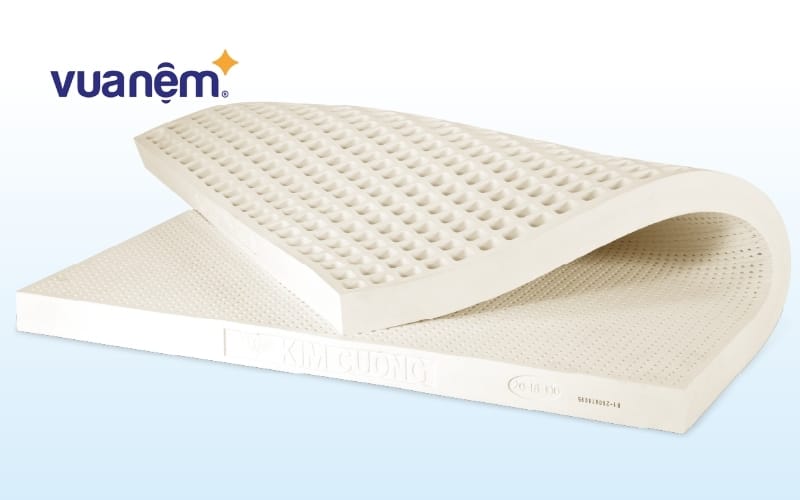 Nệm cao su của Kim Cương gồm hai loại: cao su thiên nhiên và cao su liên kết