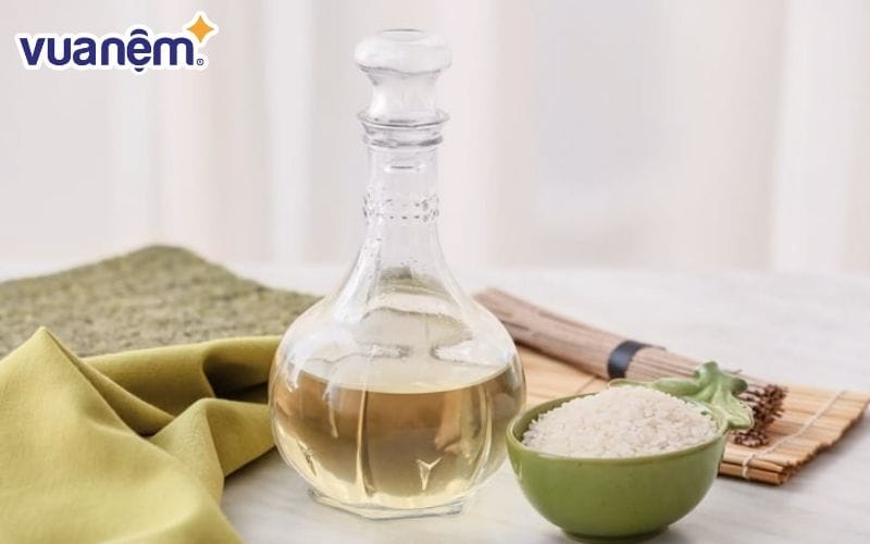 Hướng dẫn sử dụng nệm cao su - Sử dụng giấm trắng khử mùi nệm