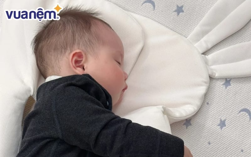 Việc chọn được chiếc gối phù hợp cho bé không hề đơn giản