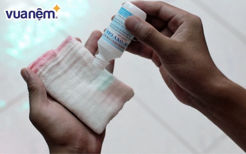 Oxy già xử lý nệm lò xo bị mốc hiệu quả