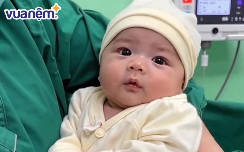 Bé trai sinh năm 2026 thuộc mệnh Thiên Hà Thủy