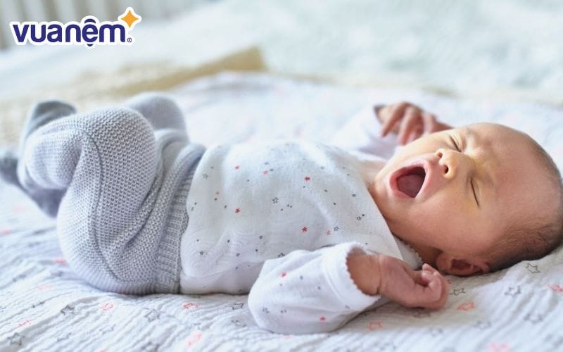 Trẻ sơ sinh nằm đệm lò xo được không?
