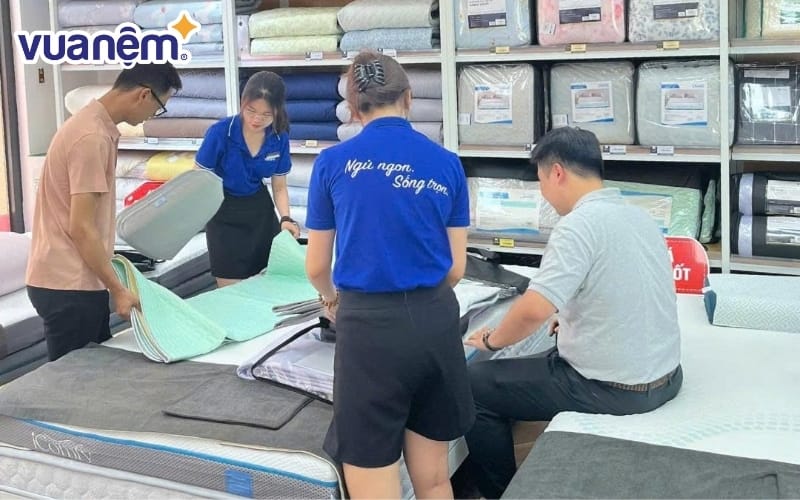 Nên nằm thử đệm cao su trước khi mua