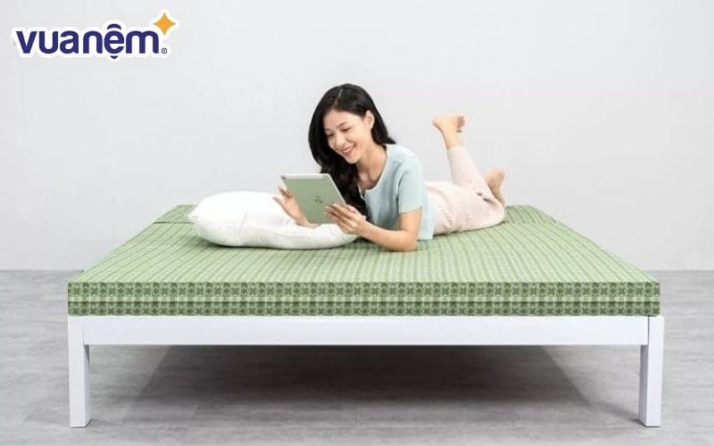 Mồ hôi, da chết trên cơ thể có thể gây tình trạng mốc