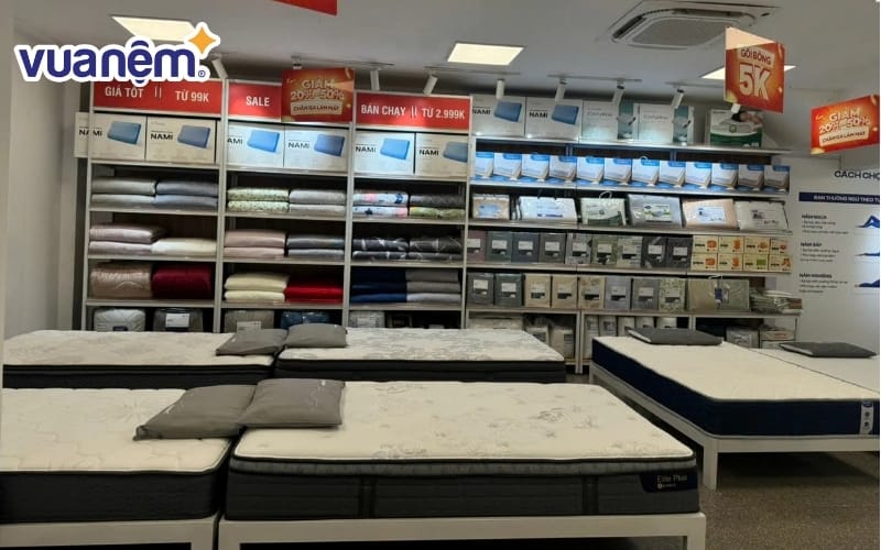 Không gian mua sắm tại cửa hàng Vua Nệm