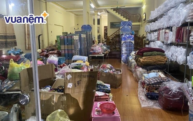 Cửa hàng Hà Quang