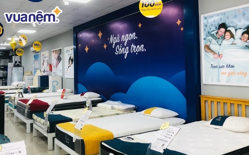 Vua Nệm trưng bày nhiều sản phẩm tại cửa hàng