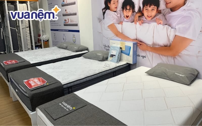 Các sản phẩm được bày bán tại cửa hàng Vua Nệm