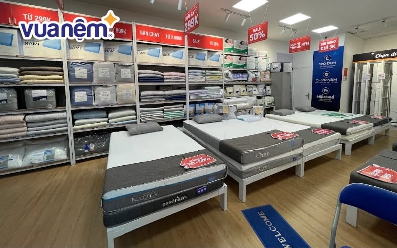 Các sản phẩm được bày bán tại cửa hàng Vua Nệm